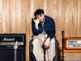 The Candle Light Children Hadirkan Fase Manis Jatuh Cinta Lewat Single Terbaru “On My Knees”