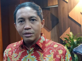 KPK Menduga Amplop Yang Diberikan Suhardiman Amby Kepada Menhut Raja Juli Berisi Pecahan Dolar Singapura