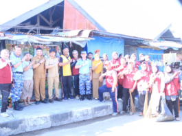 Lanud Sultan Hasanuddin Bersama Satuan TNI AU Makassar Gelar Karya Bakti di Pasar Mandai Sambut Hari Bakti ke-79 TNI Angkatan Udara