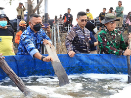 Gunakan Cairan Khusus, Metode Undercooling Dikerahkan; Gubernur, Danlanud, dan Forkopimda Kalsel Bersinergi di Titik Api Atasi Karhutla