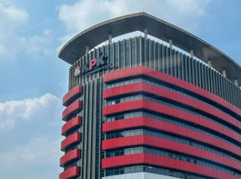 OTT KPK : Bupati Klaten dan Kepala Perwakilan BPK Jateng Tiba Di Gd Merah Putih KPK